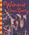 Winnie goes batty by Laura Owen and Korky Paul